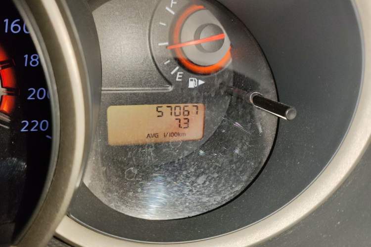 Used Nissan Sylphy 2016 Classic 1.6XE Manual Leading Edition Odometer Close Up