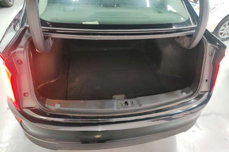 Used Hongqi E-QM5 2022 431 km Charge & Enjoy Edition