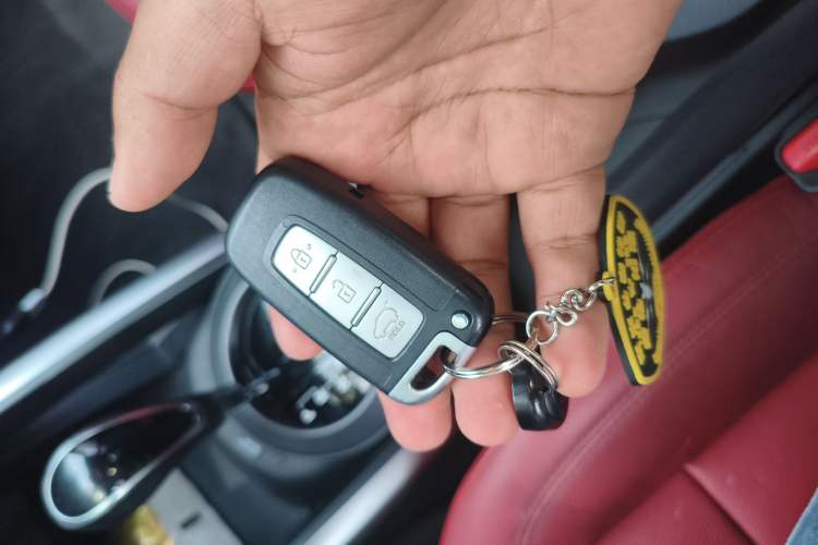 Used Hyundai Veloster 2015 1.6T Automatic Luxury Edition Vehicle Key