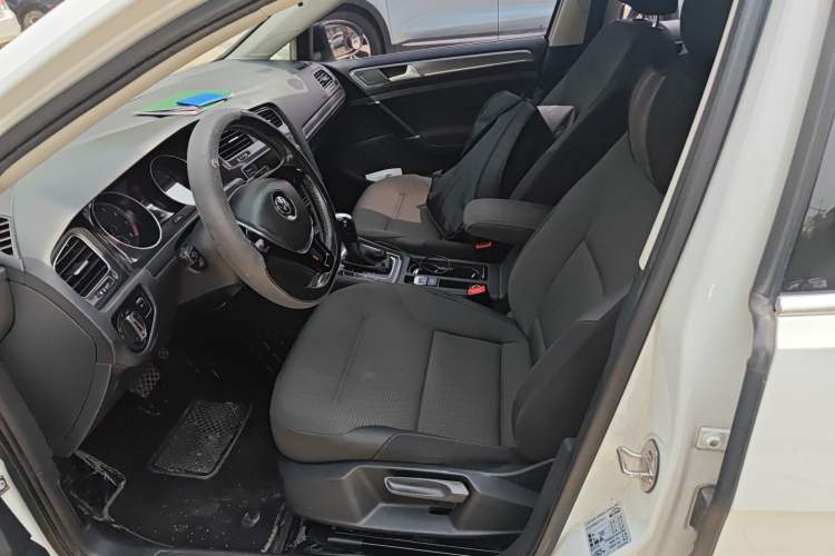 Used Volkswagen Golf 2017 230TSI Automatic Comfort Edition – Celebrating Milestone of One Million Units
