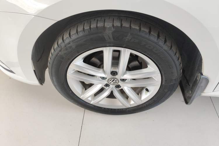 Used Volkswagen Gran Lavida 2015 1.6L Automatic Comfort Edition Left Front Wheel Hub