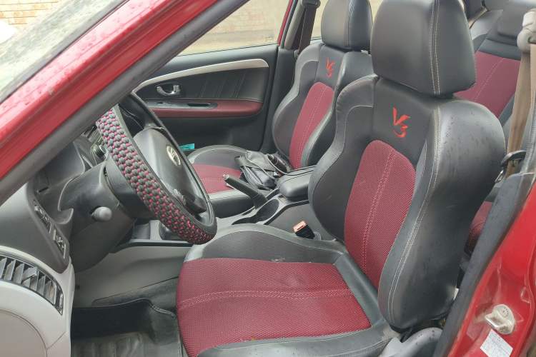 Used Soueast V3 Lingyue 2012 Revised Version 1.5L Manual – Style Edition
