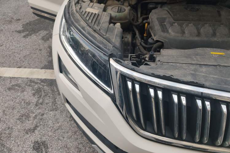 Used Skoda Kodiaq 2019 Facelifted TSI330 7-Seater Two-Wheel-Drive Luxury Enjoyment Edition China VI Standard Right Front Headlight