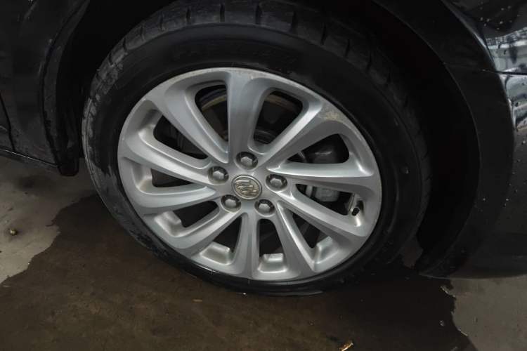 Used Buick LaCrosse 2013 2.0T SIDI Technology Version Right Front Wheel Hub