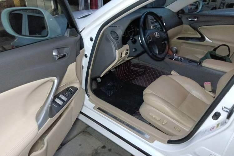 Used Lexus IS 2009 300
