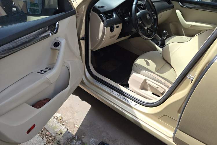 Used Skoda Octavia 2015 1.6L Manual Yijun Edition
