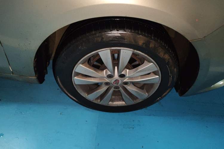 Used Roewe 360 2015 1.5L Automatic Luxury Edition Right Front Wheel Hub