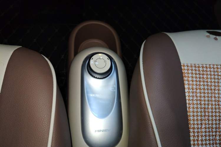 Used Wuling Hongguang MINIEV 2025 Four-Door Version Advanced Edition Gear Lever