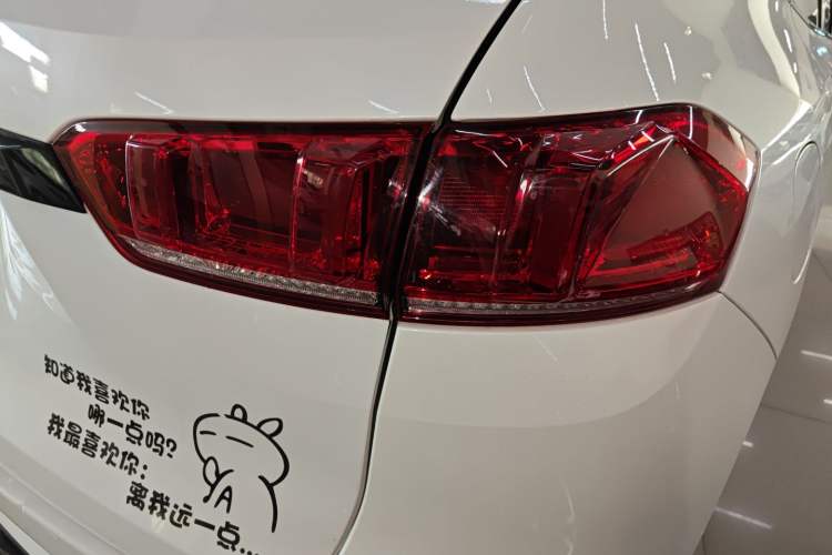 Used Wey VV7 2017 2.0T Ultra-Luxury Version Right Rear Taillight