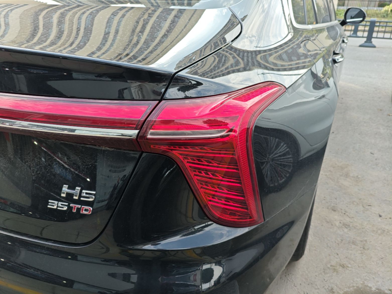 Hongqi H5 2024 1.5T DCT Smart Connect Flagship Edition - Chinese Trim Yun — снимка 9