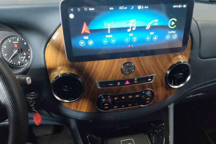 Used Mercedes-Benz Vito 2021 2.0T Elite Version 7 Seats Audio And AC Panel