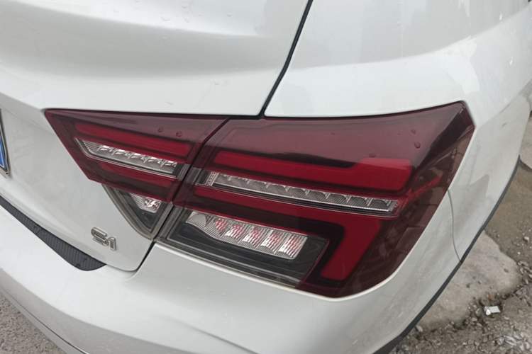 Used Geely Auto Vision S1 2018 1.5L CVT FENGXING Model Right Rear Taillight