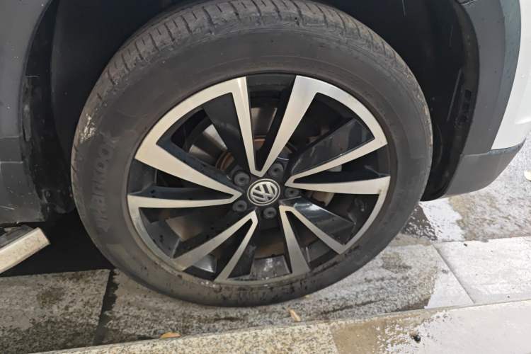 Used Volkswagen Tharu 2019 330TSI Four-Wheel Drive Luxury Edition China VI Standard Right Front Wheel Hub