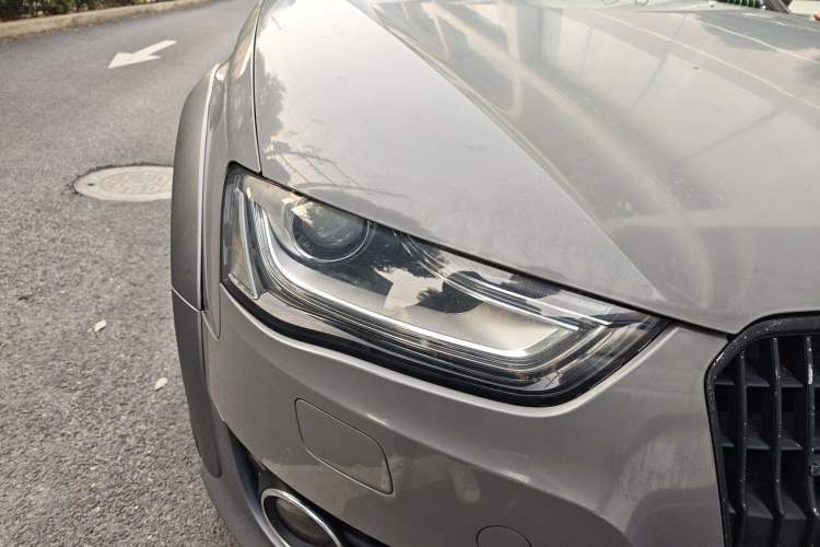 Used Audi A4 2014 40 TFSI allroad quattro plus version Right Front Headlight