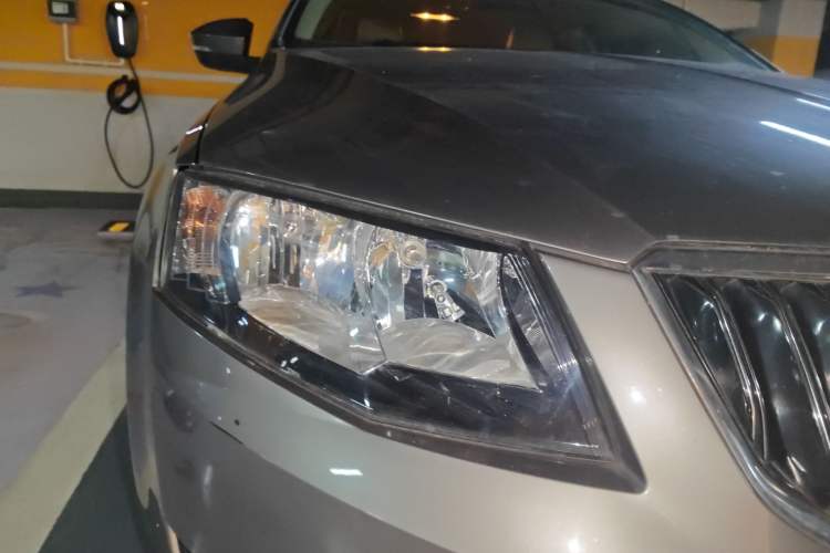 Used Skoda Octavia 2015 1.4TSI DSG Yijun Edition Right Front Headlight