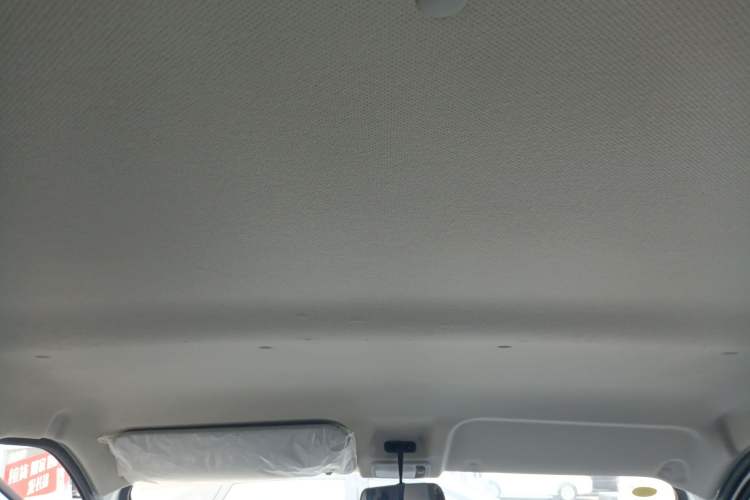 Used Wuling Yangguang 2024 300KM Comfort Version Passenger Van 75kW Headliner