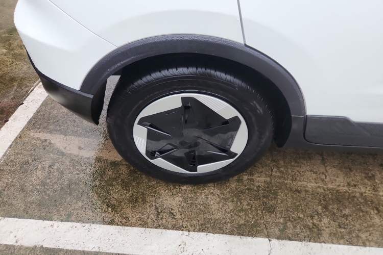 Used Geometry E Firefly 2024 401km Starlight
