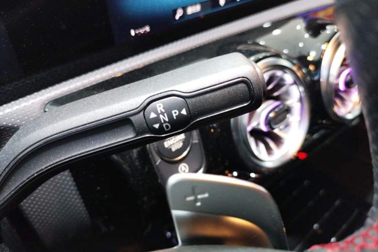 Used Mercedes-Benz CLA 2022-Year Updated CLA 200 Gear Lever