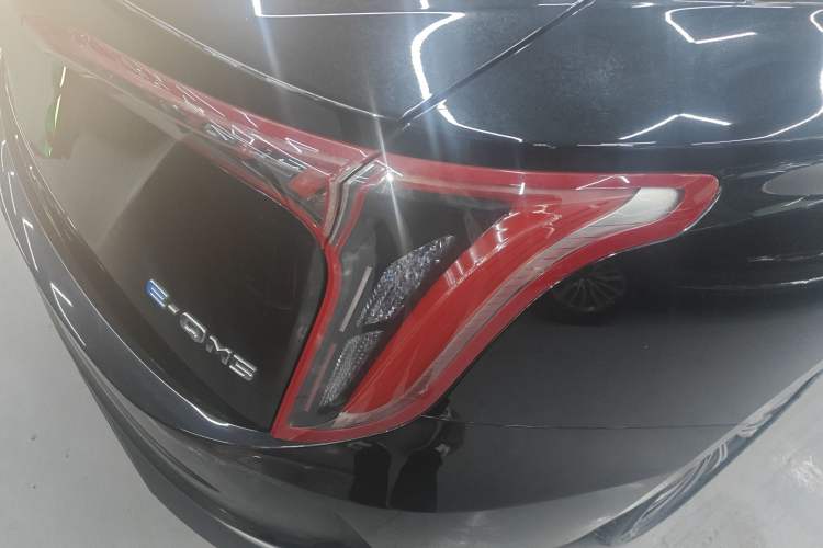 Used Hongqi E-QM5 2022 431 km Charge & Enjoy Edition Exterior 3