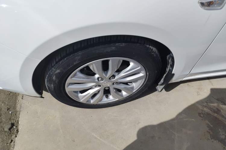 Used Buick GT 2021 Revised Version Flagship 1.5L Automatic Elite Edition Left Front Wheel Hub