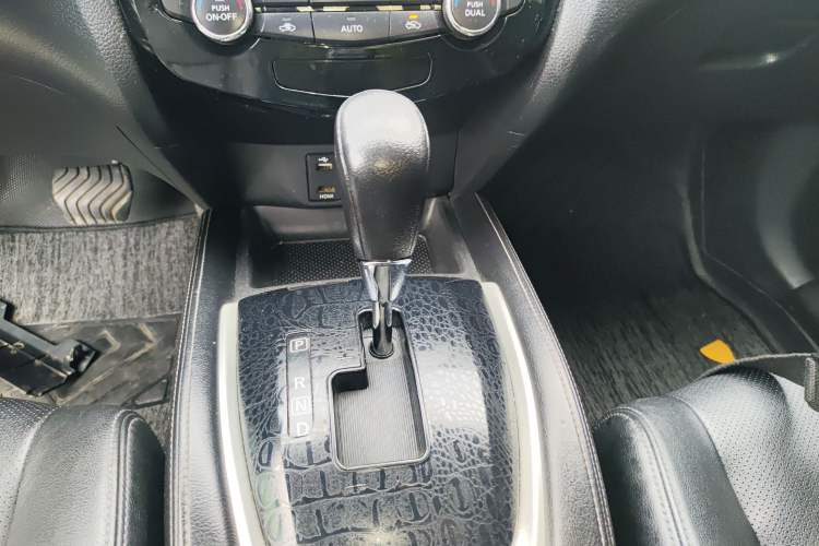 Used Nissan X-Trail 2016 2.5L CVT Sport Edition 4WD Gear Lever