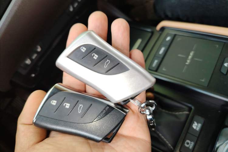 Used Lexus ES 2020 300h Deluxe Edition Vehicle Key
