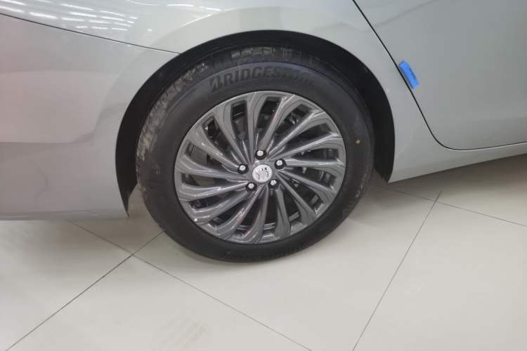 Used Buick LaCrosse 2025 28T Platinum Edition
