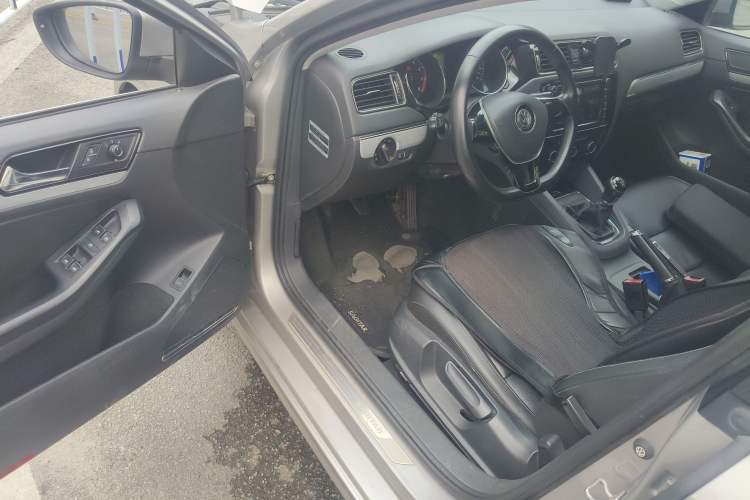 Used Volkswagen Sagitar 2015 1.6L Manual Comfort Model Driver Seat