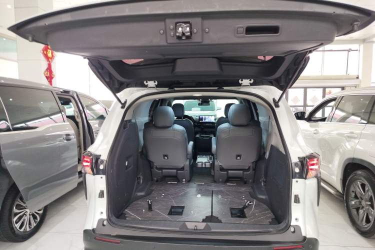 Used Toyota SIENNA 2023 2.5L Hybrid Comfort Edition Trunk