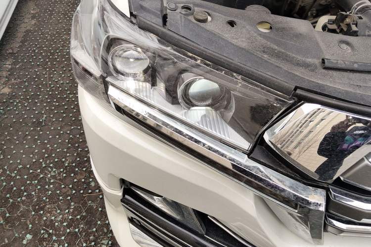 Used Toyota Land Cruiser  Right Front Headlight