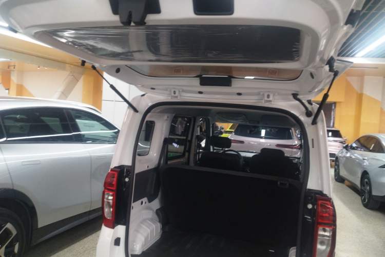 Used Wuling Zhiguang New Energy 2025 Comfort Model Trunk