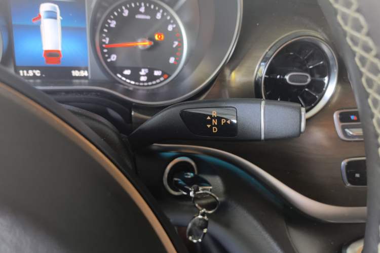 Used Mercedes-Benz V-Class 2021 V 260 Avantgarde Edition
