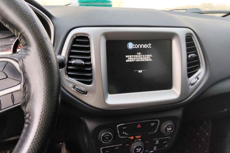 Used Jeep Compass 2017 200T Automatic Family Edition Audio And AC Panel