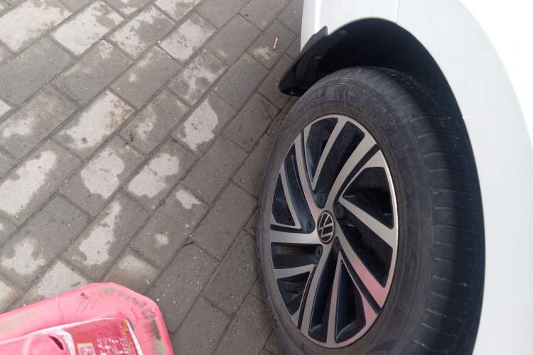 Used Volkswagen Lavida 2023 280TSI DSG Starry Sky Deluxe Edition Right Rear Wheel Hub