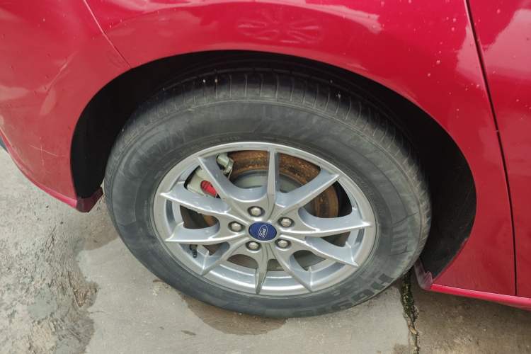 Used Ford Focus 2020 Hatchback EcoBoost 180 Automatic Trend Edition Exterior 5