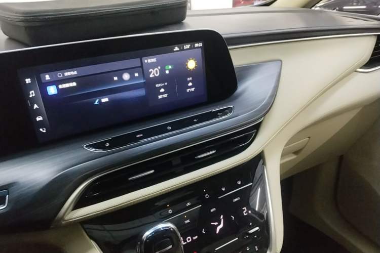 Used Buick GL8 2022 ES Landtrek 653T Luxury Edition