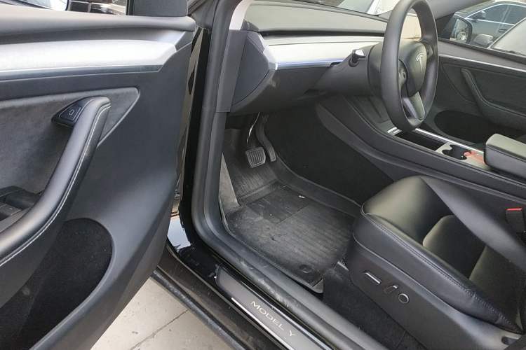 Used Tesla Model Y 2023 Rear-Wheel-Drive Version