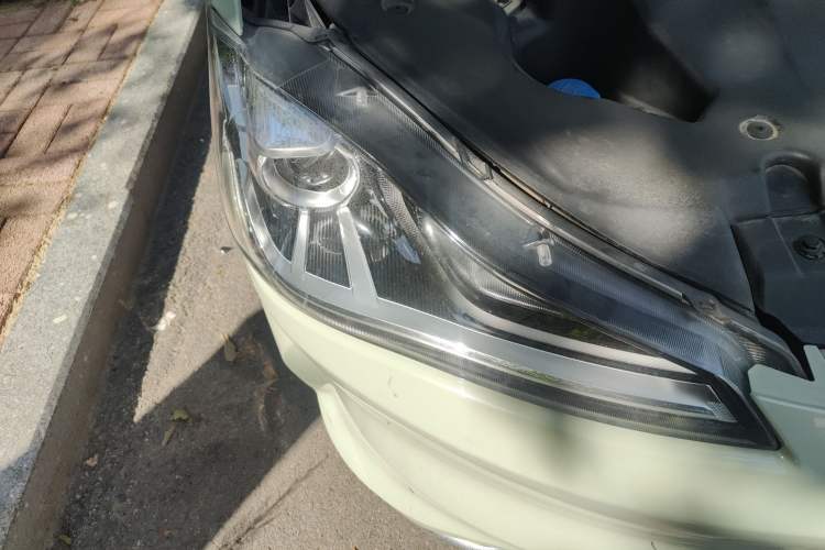 Used NETA V 2022 Chao 400 Lite Right Front Headlight