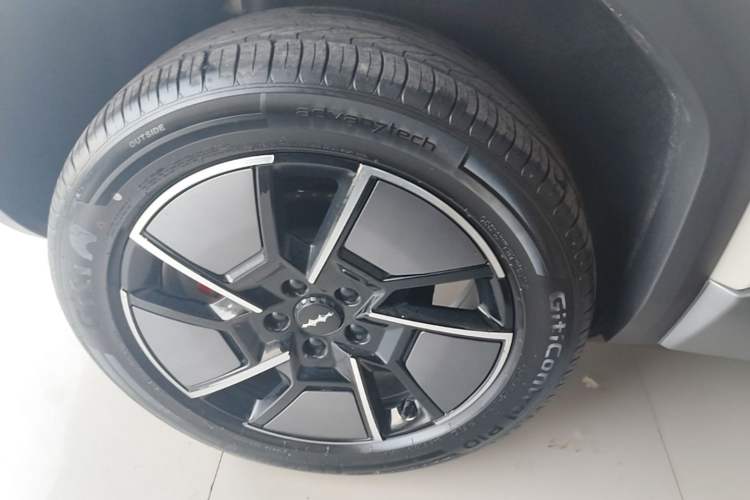 Used Formula Leopard Titanium 3 2025 501KM All-Wheel Drive Intelligent Driving Ultra Version
