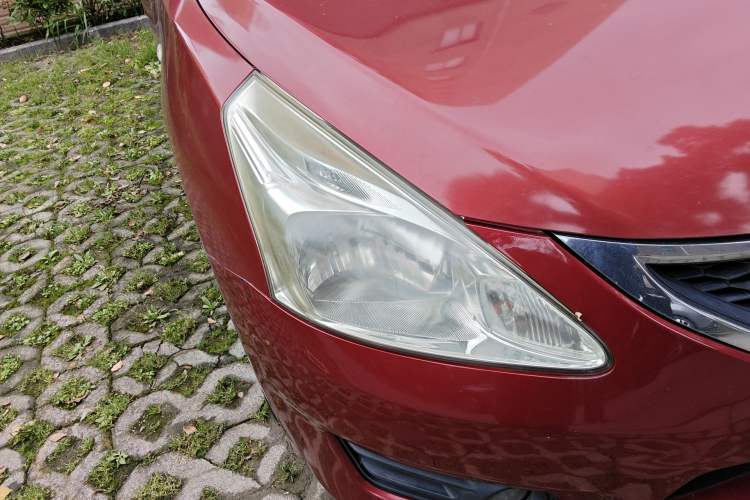 Used Nissan Tiida 2011 1.6L CVT Smart Version Right Front Headlight