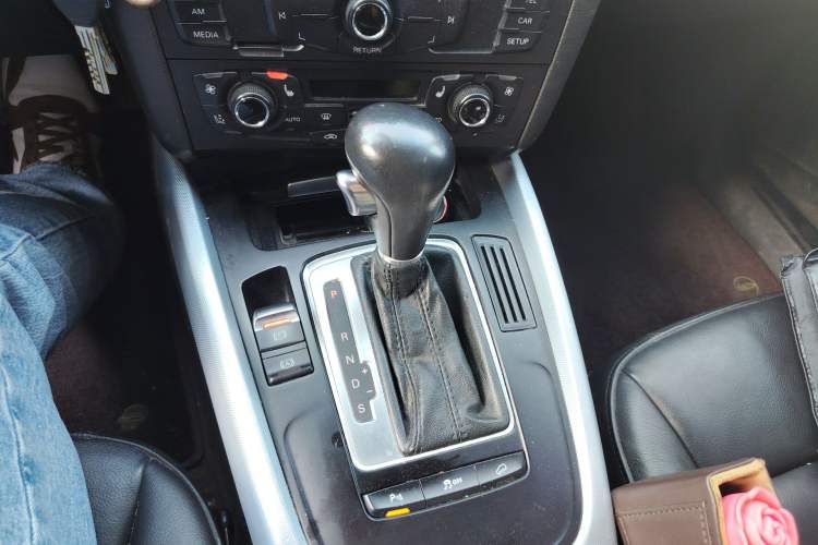 Used Audi Q5 2013 40 TFSI Technology Edition Gear Lever