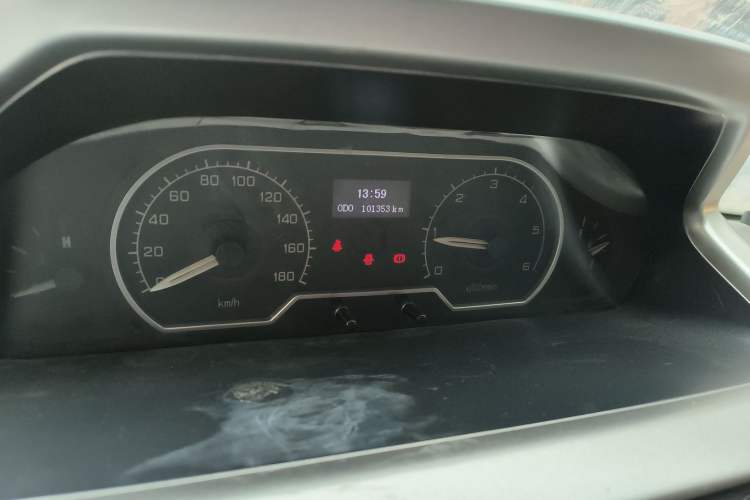 Used SAIC MAXUS Xintu V80 2016 2.5T Manual Aoyuntong National IV Short Wheelbase Mid-Roof 6-Seater