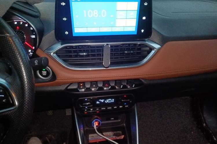 Used Baojun 510 2017 1.5L Manual Luxury Model Audio And AC Panel