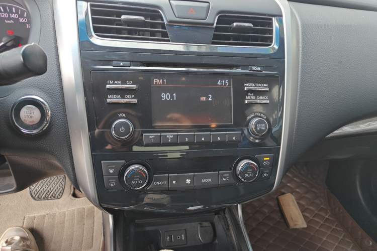 Used Nissan Teana 2013 2.5L XL Leading Edition Audio And AC Panel