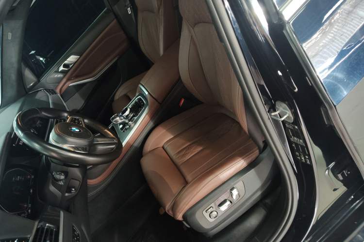 Used BMW X7 2020 xDrive40i Luxury M Sport Package
