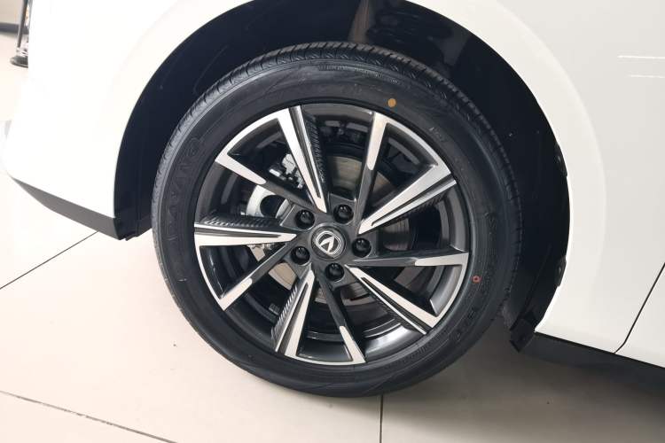 Used CHANGAN Eado 2025 Blue Whale 1.5T 500Bar Prestige Model
