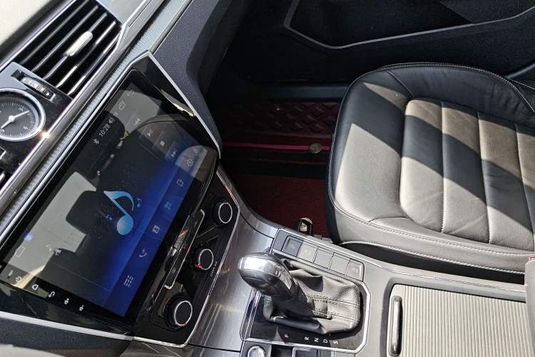 Used Volkswagen Passat 2017 280TSI DSG Luxury Edition Audio And AC Panel