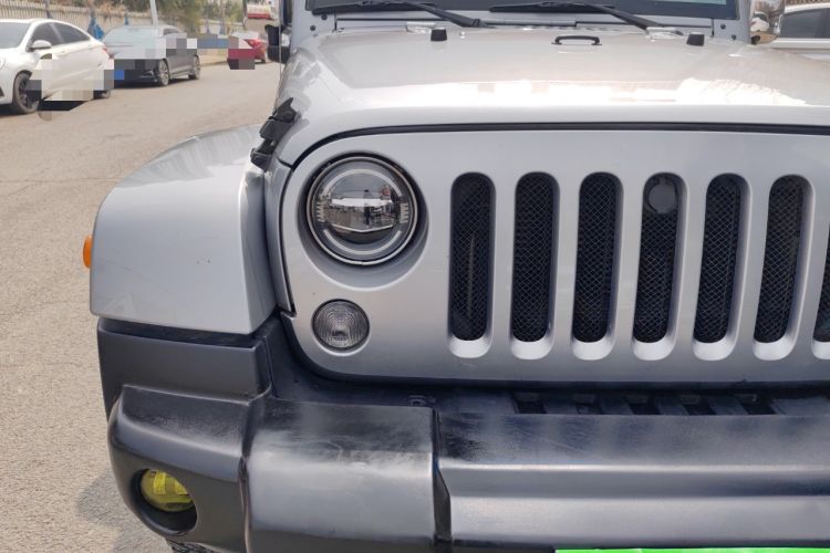 Used Jeep Wrangler 2014 3.0L Sahara Four-Door Edition Right Front Headlight