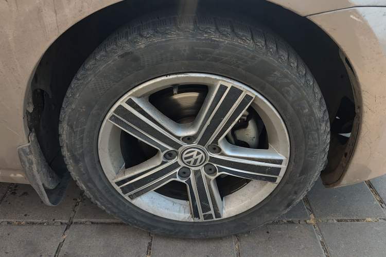 Used Volkswagen Golf 2016 230TSI Automatic Comfort Version Right Front Wheel Hub