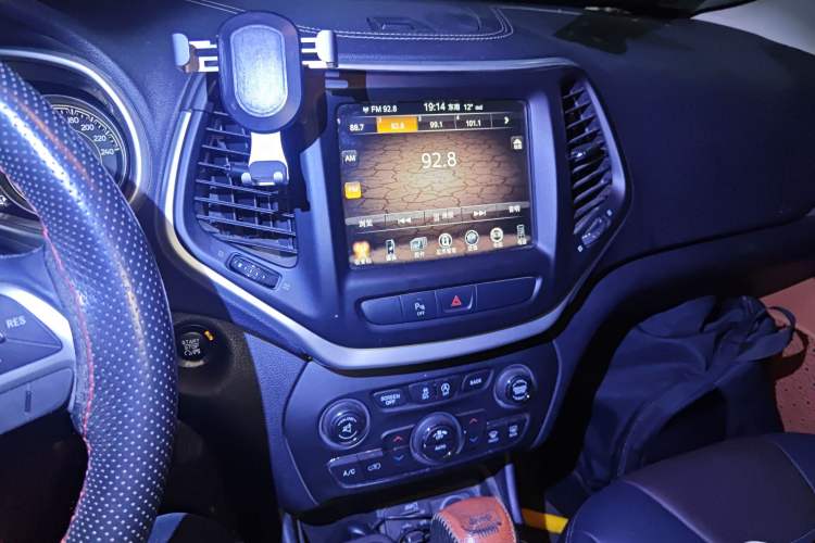 Used Jeep Cherokee 2016 2.4L Professional Smart Version
